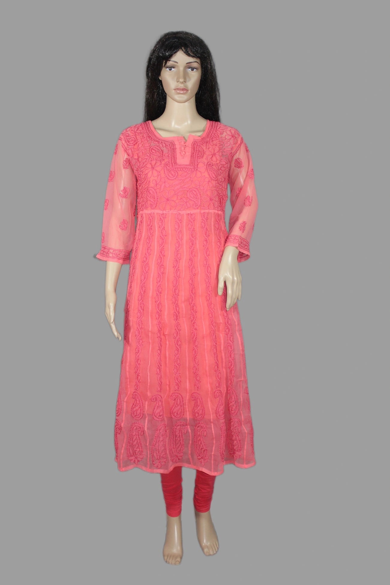 Mannequin wearing a pink kurta with all over kadhai in vertical patterns on a gray background