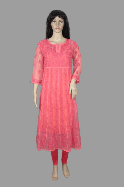 Mannequin wearing a pink kurta with all over kadhai in vertical patterns on a gray background