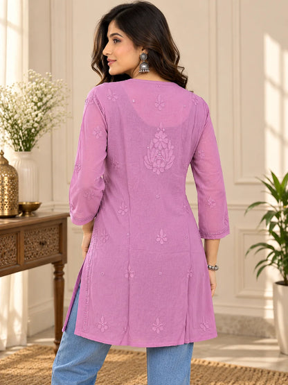 Woman wearing a lucknowi chikankari mauve-colored kurta with white floral patterns